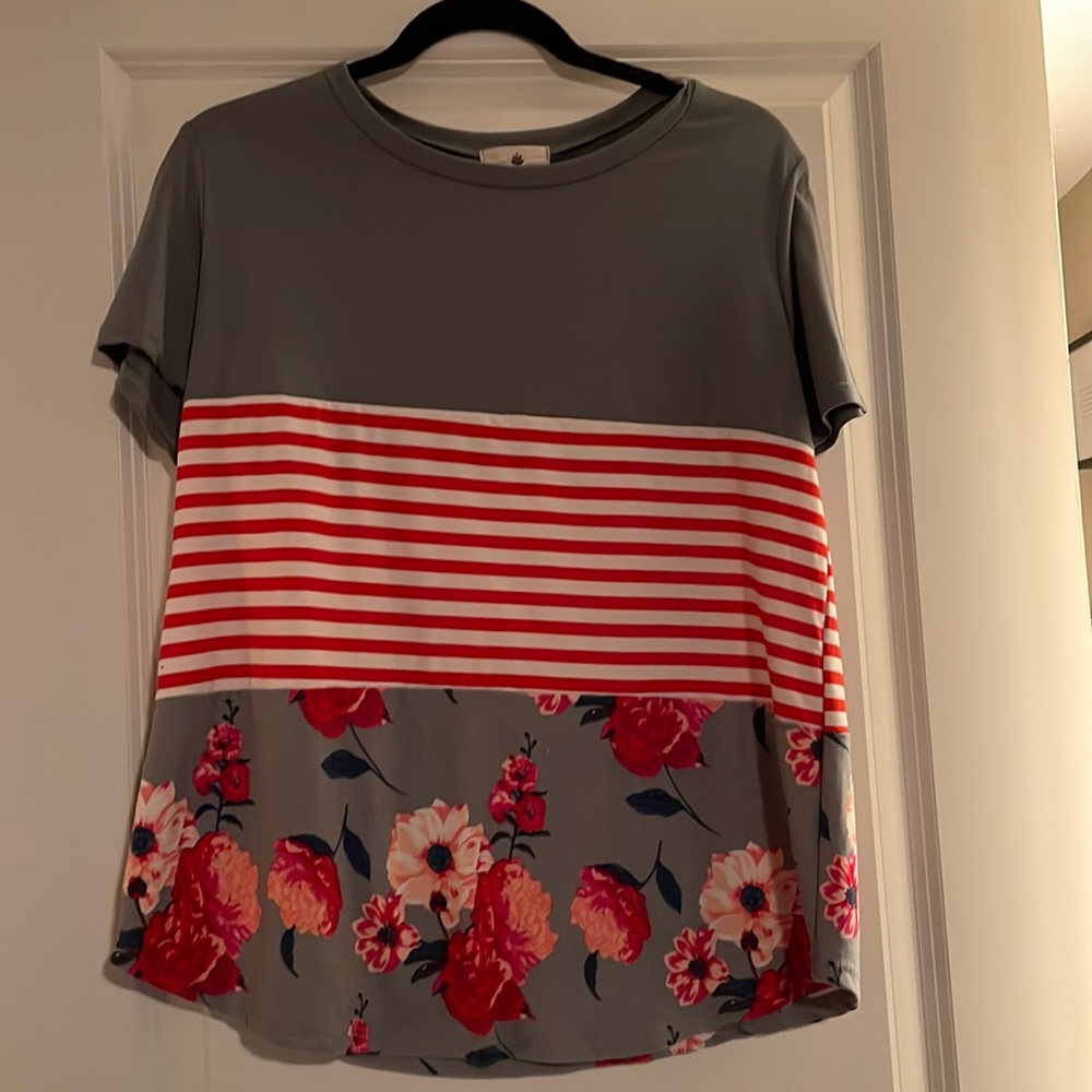 Large Betsy’s Boutique T-shirt